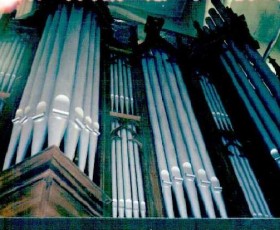 COLOSAL NIÑO ORGANISTA