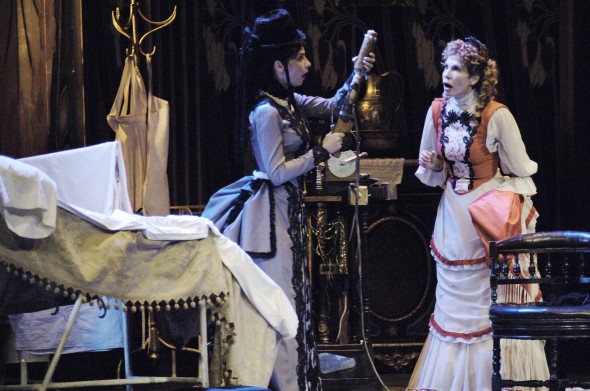 En el cuarto de al lado - Victoria Almeida y Gloria Carrá