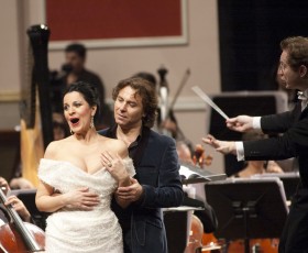 ANGELA GHEORGHIU Y ROBERTO ALAGNA, alicaídos